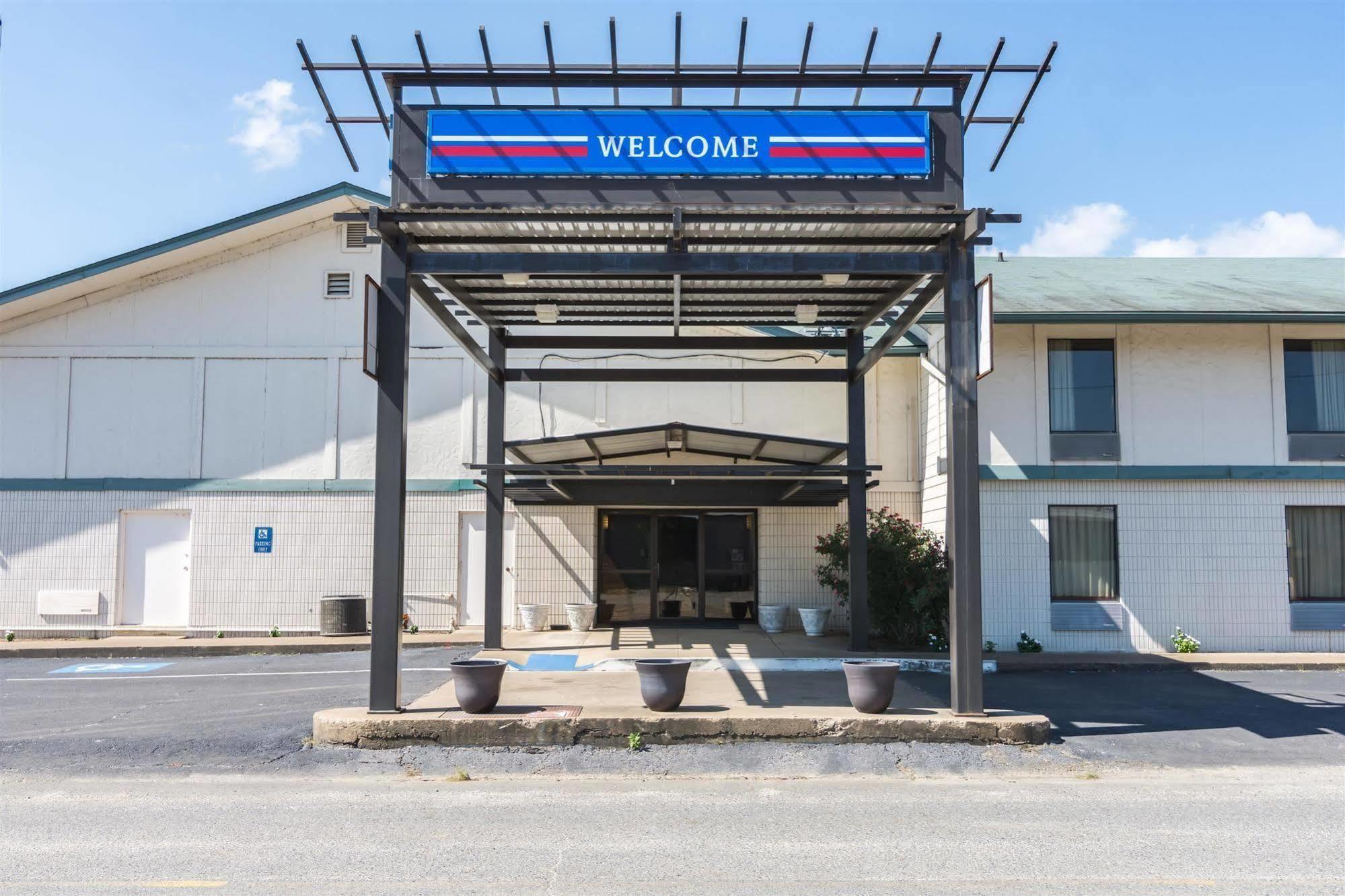 Hotel 6-arkadelphia, Ar 2*